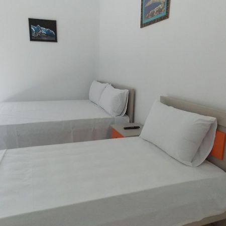 Guest House Vila Bega Саранде Екстериор снимка