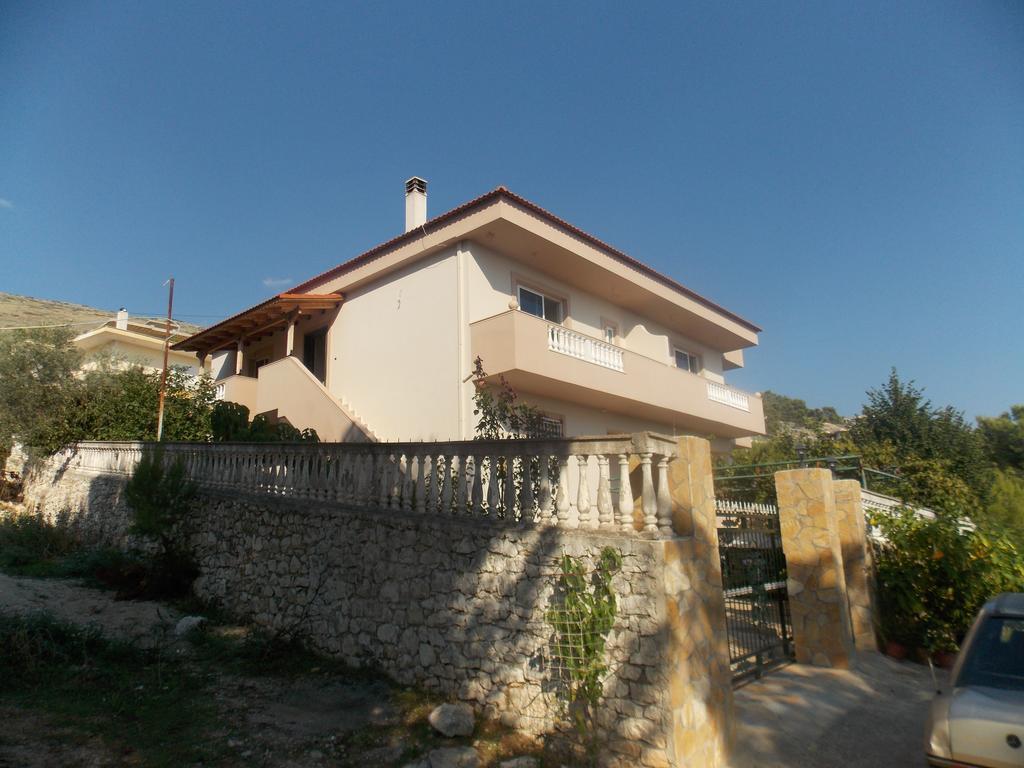 Guest House Vila Bega Саранде Екстериор снимка