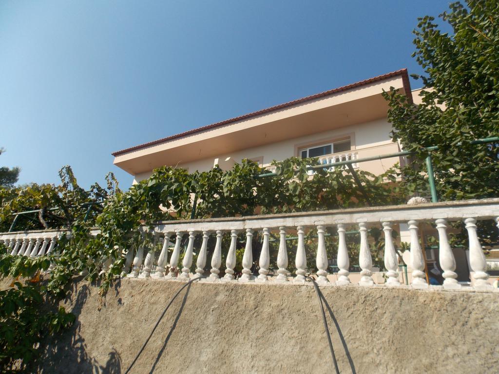Guest House Vila Bega Саранде Екстериор снимка