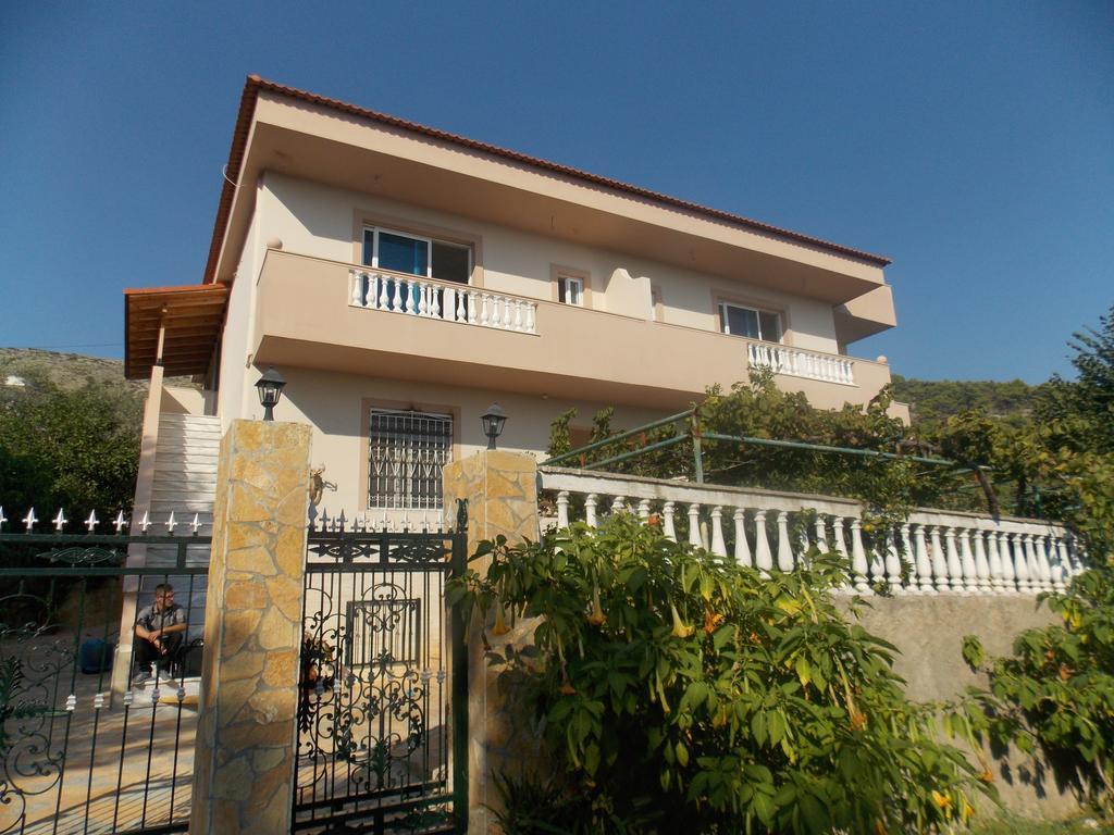 Guest House Vila Bega Саранде Екстериор снимка