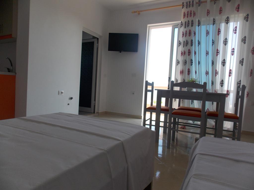 Guest House Vila Bega Саранде Екстериор снимка
