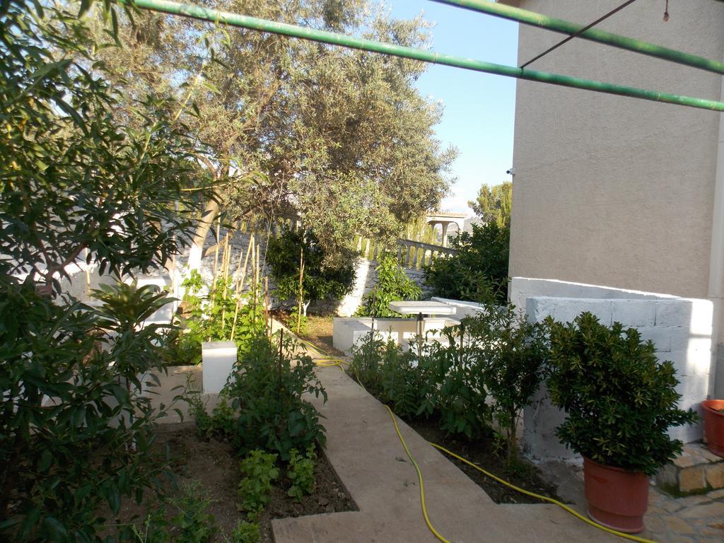 Guest House Vila Bega Саранде Екстериор снимка