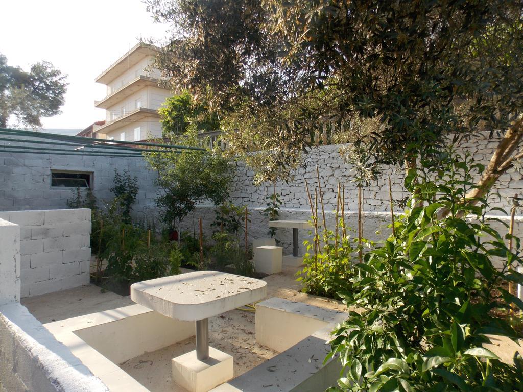 Guest House Vila Bega Саранде Екстериор снимка