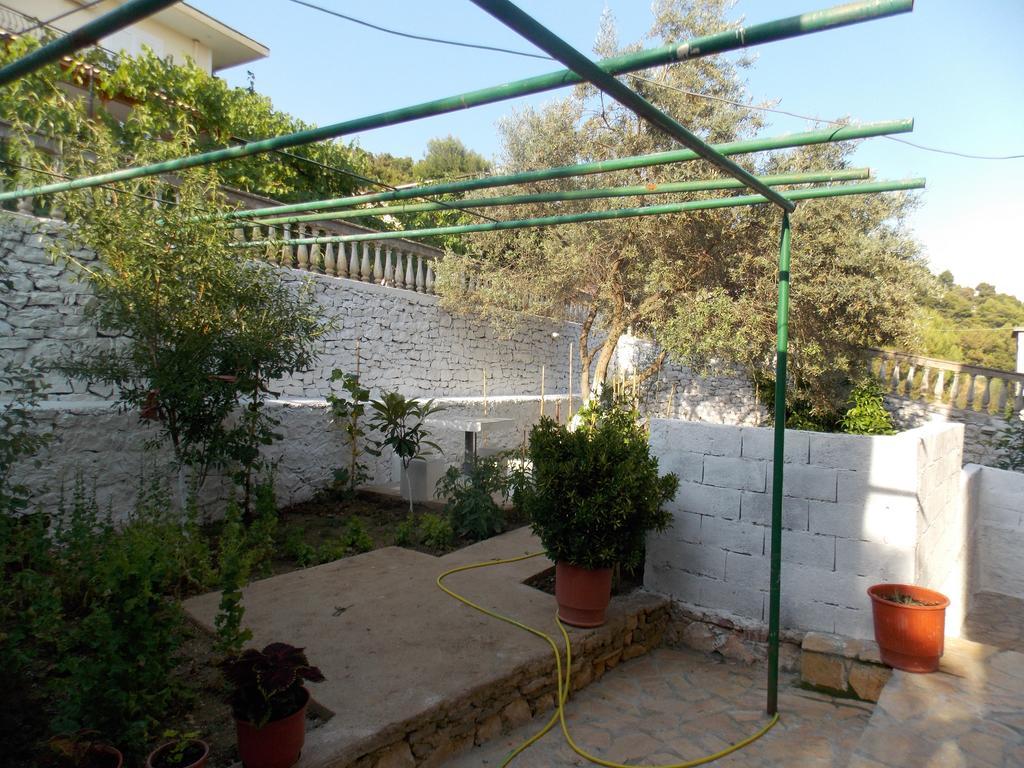 Guest House Vila Bega Саранде Екстериор снимка
