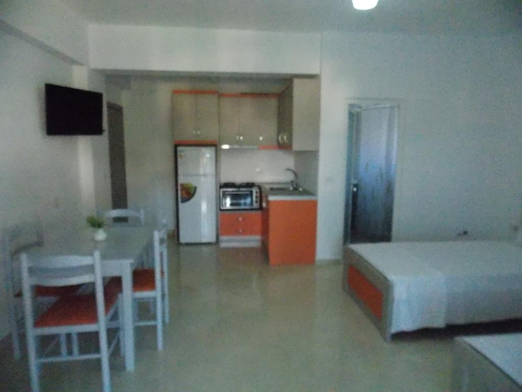 Guest House Vila Bega Саранде Екстериор снимка