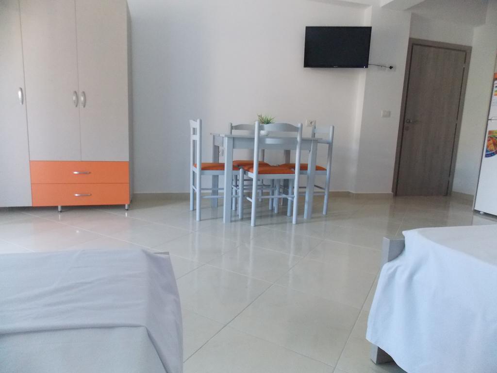 Guest House Vila Bega Саранде Екстериор снимка