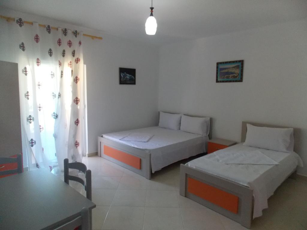 Guest House Vila Bega Саранде Екстериор снимка