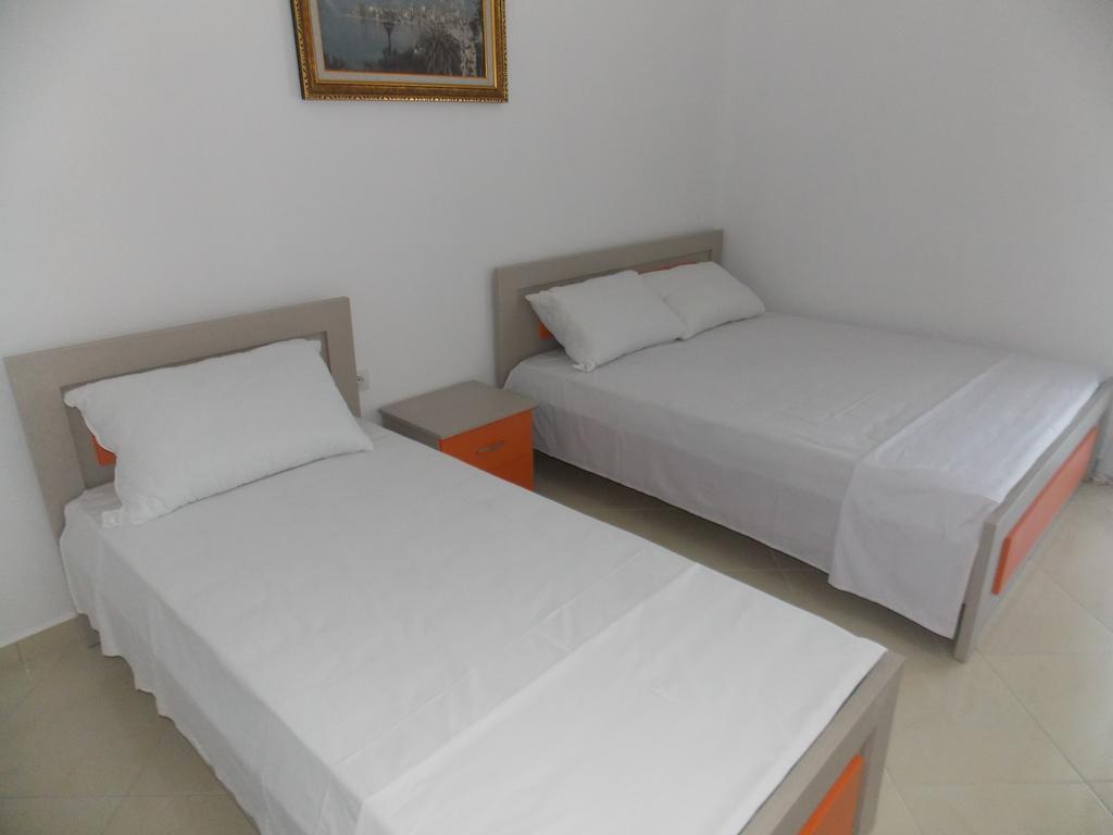 Guest House Vila Bega Саранде Екстериор снимка