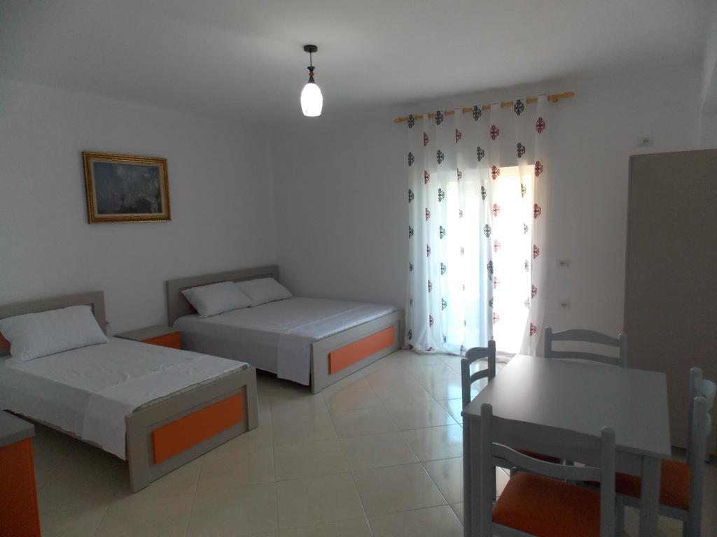 Guest House Vila Bega Саранде Екстериор снимка