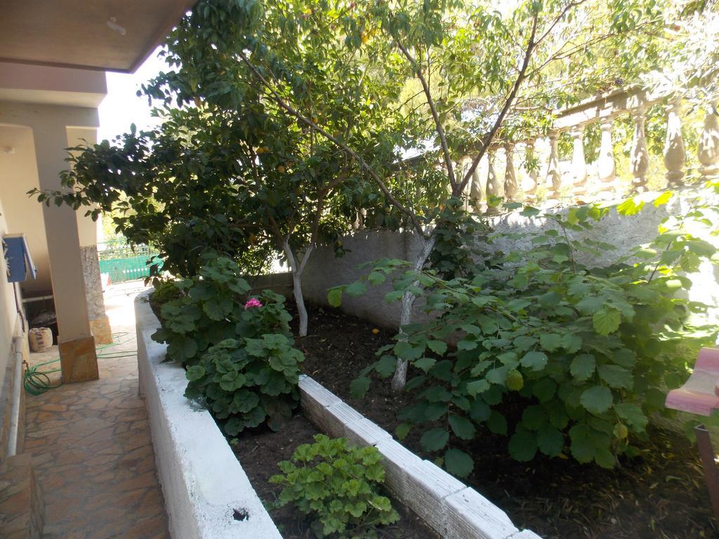 Guest House Vila Bega Саранде Екстериор снимка