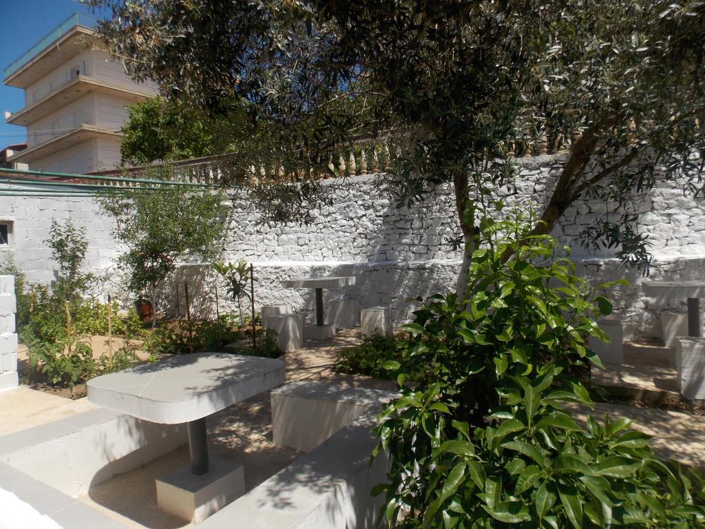 Guest House Vila Bega Саранде Екстериор снимка