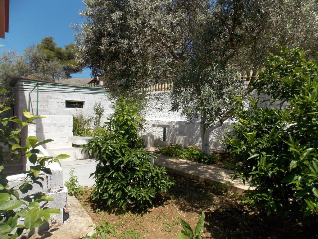 Guest House Vila Bega Саранде Екстериор снимка